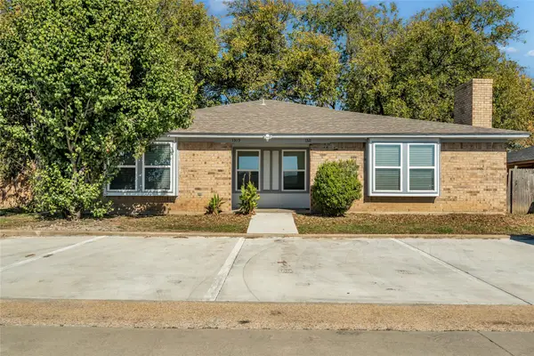 1319 Parkway Court, Arlington, TX 76010
