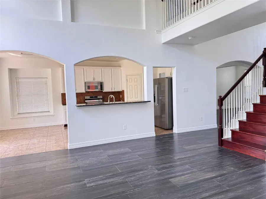 8226 Fox Creek Trail, Dallas, TX 75249 - Image #3