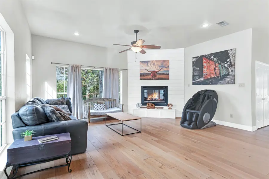 152 Valley View Court, Willow Park, TX 76087 - Image #3