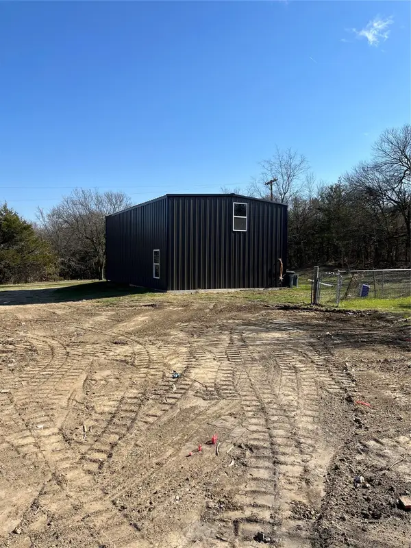 828 W Mcfarland Street, Bells, TX 75414