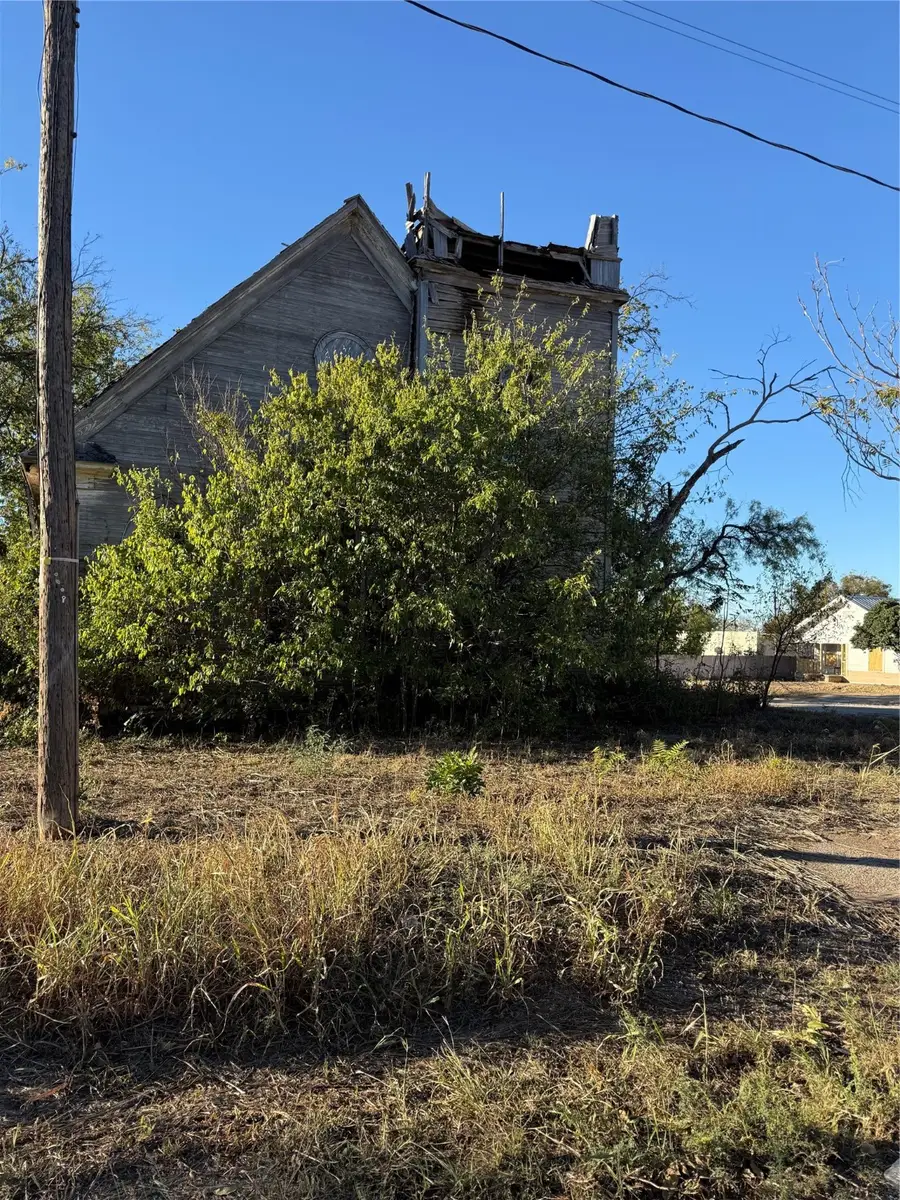 905 & 907 Ave B, Santa Anna, TX 76878 - Image #2