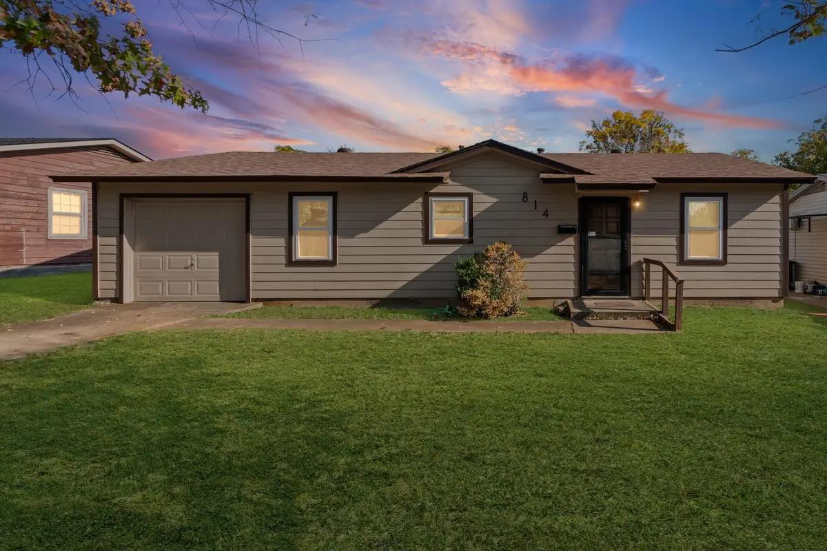 814 Bell Drive, Euless, TX 76039 - Image #1