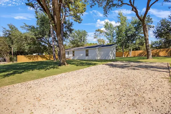 15610 Simmons Lane, Lindale, TX 75771