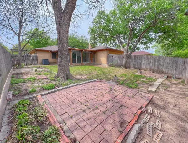 2235 Babalos Lane, Dallas, TX 75228