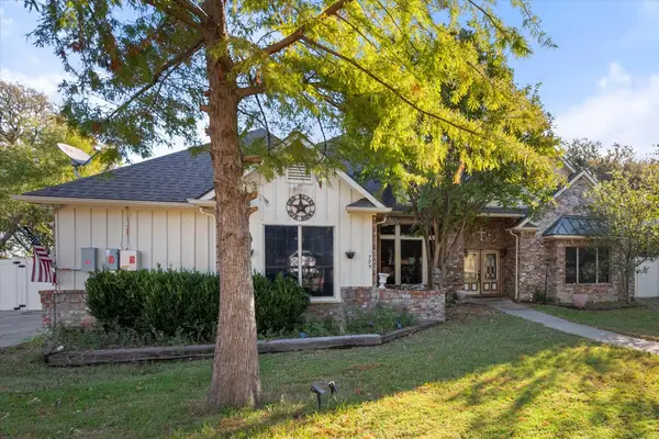 709 Timberview Court N, Fort Worth, TX 76112