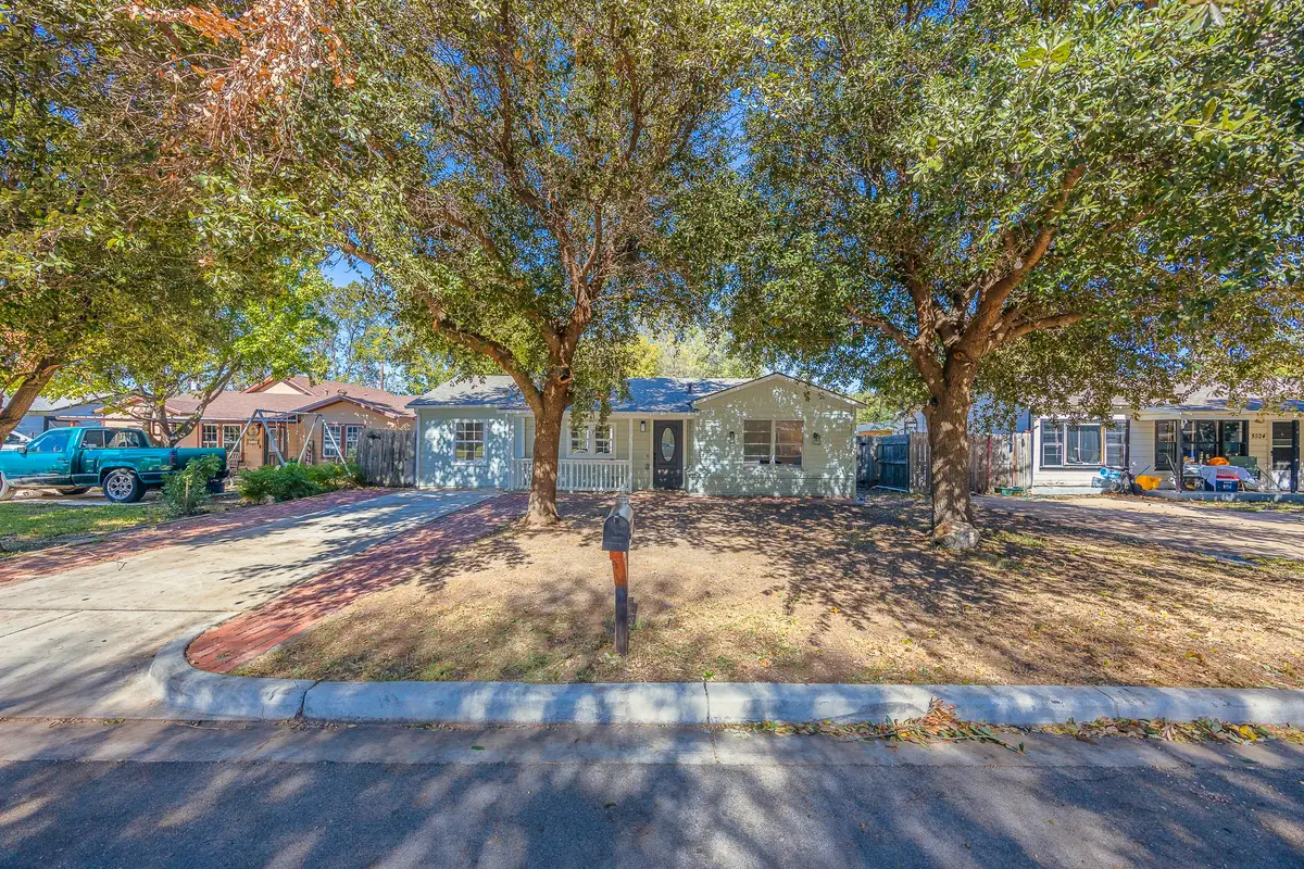 8528 Pemberton Court, White Settlement, TX 76108 - Image #1