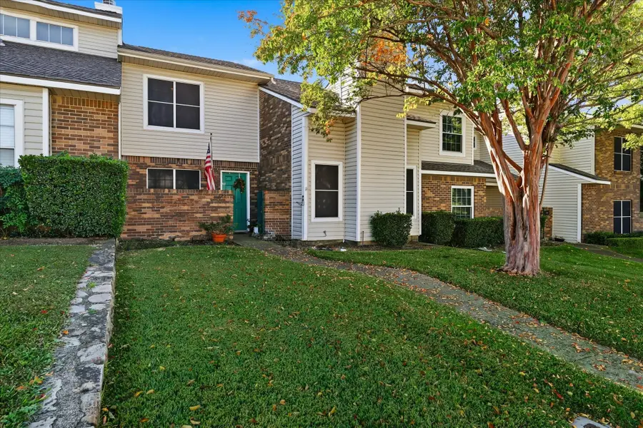 722 Creekwood Court, Lewisville, TX 75067 - Image #2