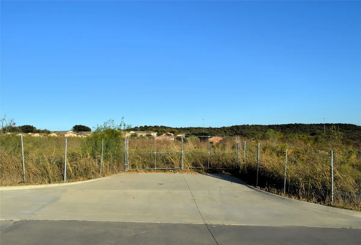 6111 Sportsmans Parkway, Dallas, TX 75211 - Image #1