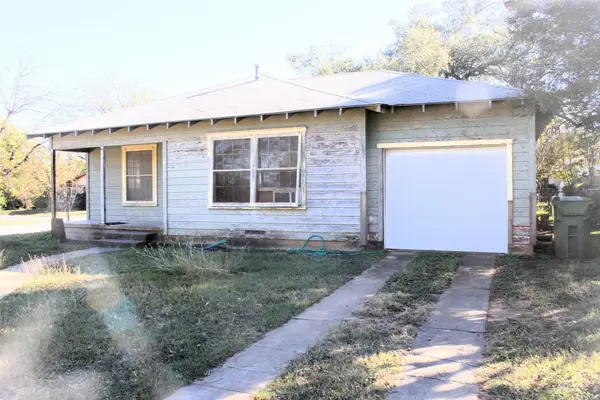 1001 W Woodlawn Street, San Saba, TX 76877