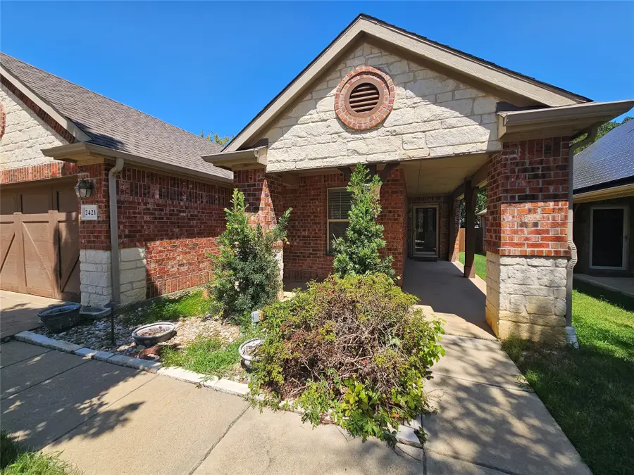 2421 Creek Villas Drive, Bedford, TX 76022 - Image #2