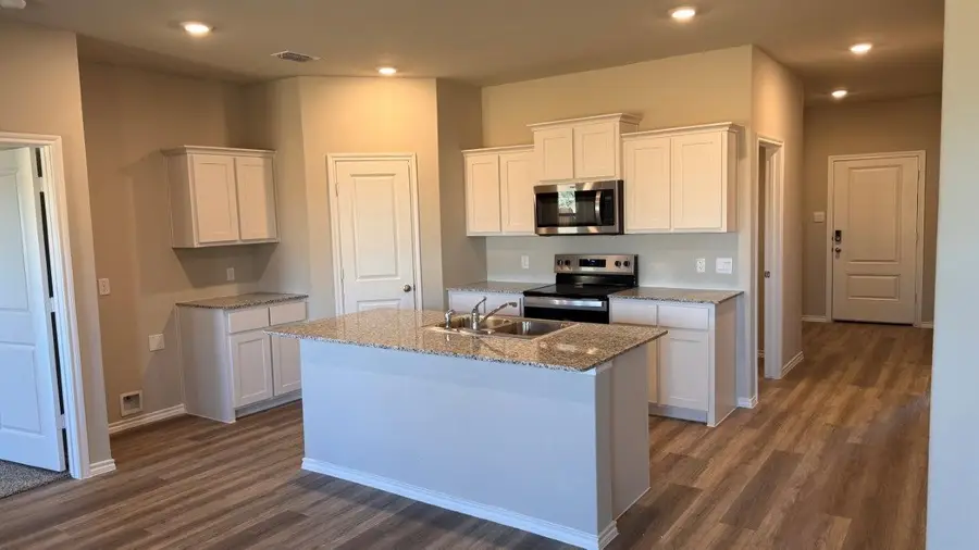 524 Crestridge Drive N, Cleburne, TX 76033 - Image #2