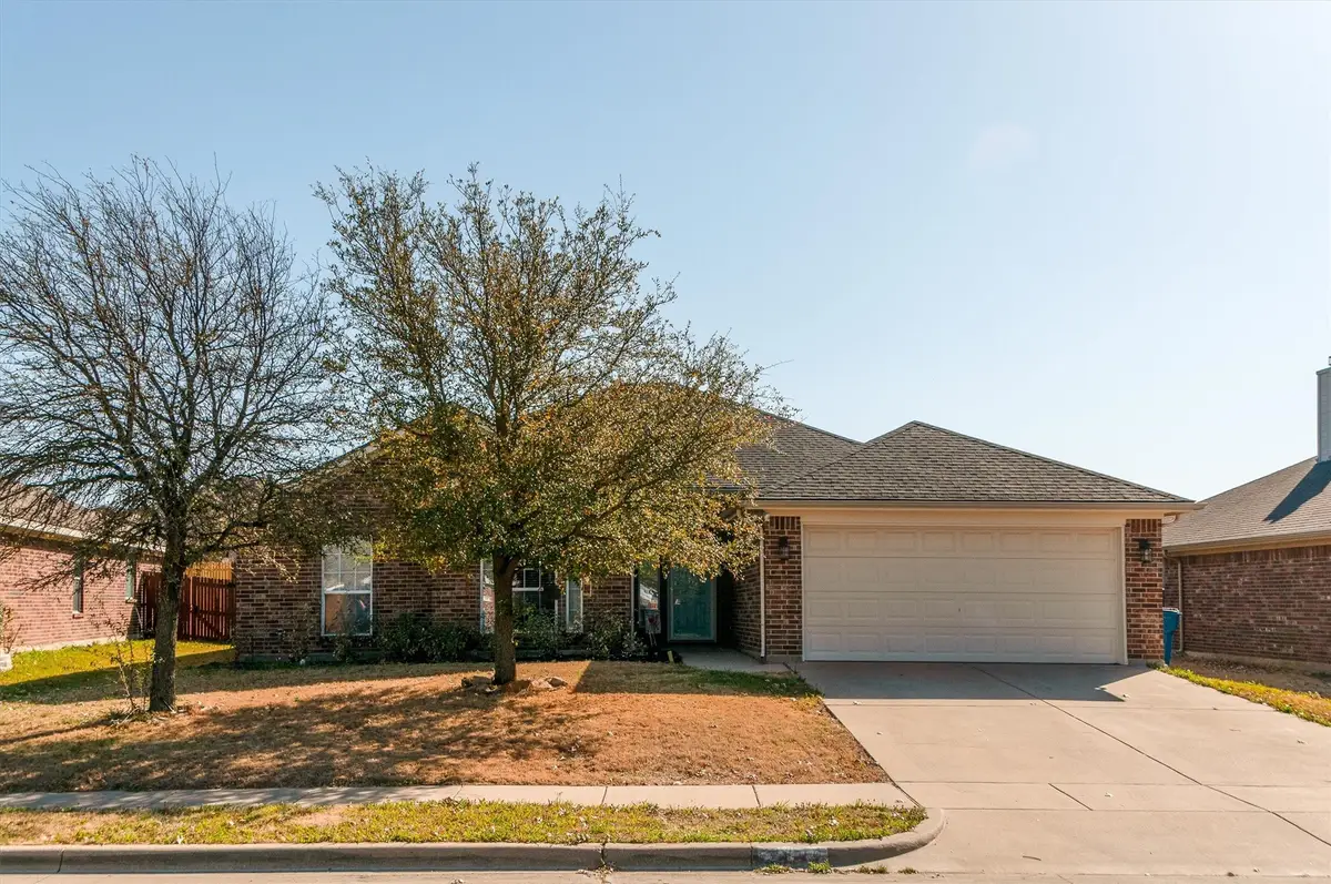706 Lakeview Drive, Alvarado, TX 76009 - Image #1