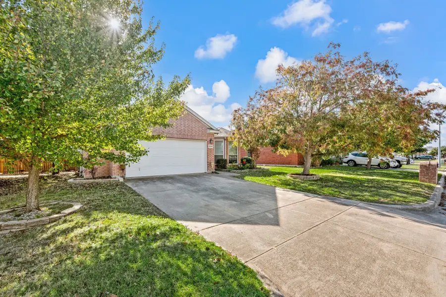 10549 Fossil Hill Drive, Fort Worth, TX 76131 - Image #2