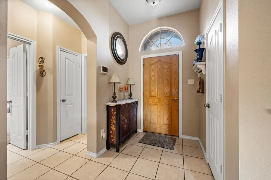 10549 Fossil Hill Drive, Fort Worth, TX 76131 - Image #3