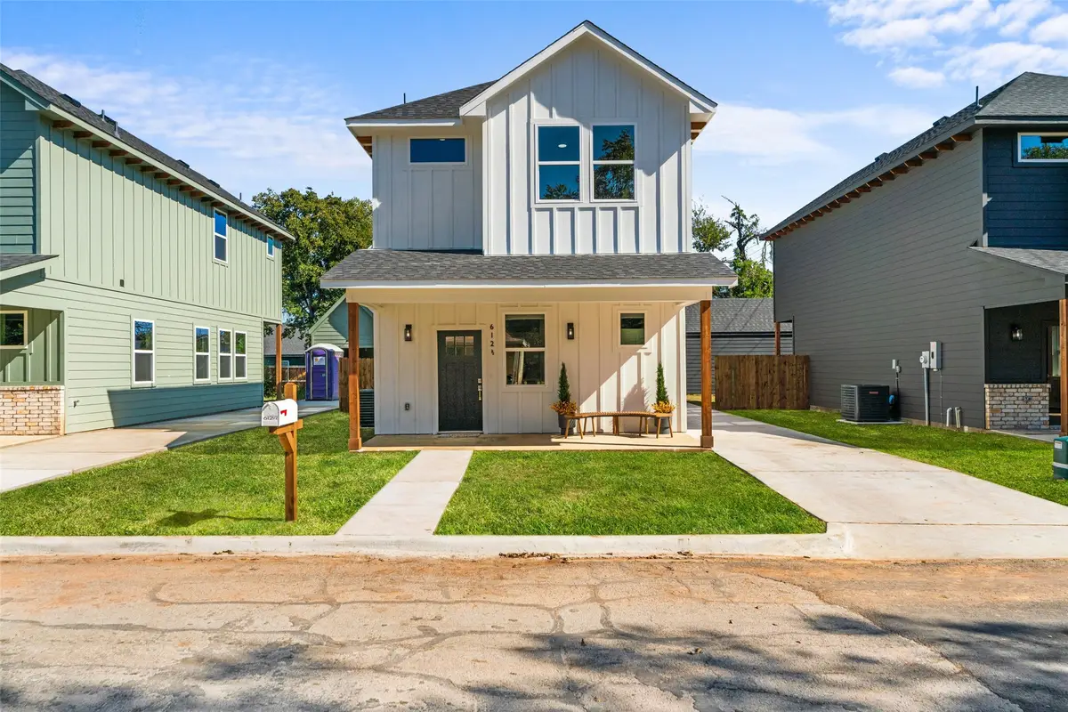 612 N Robinson Street, Cleburne, TX 76031 - Image #1