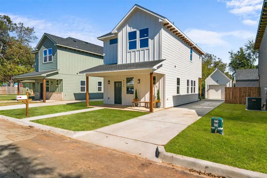 612 N Robinson Street, Cleburne, TX 76031 - Image #2