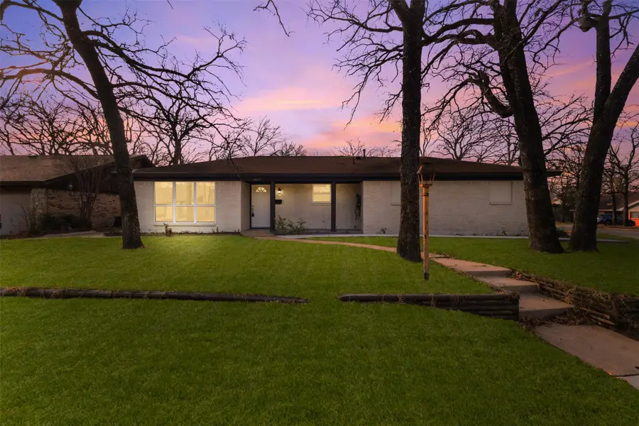 1917 Windlea Drive, Euless, TX 76040 - Image #2