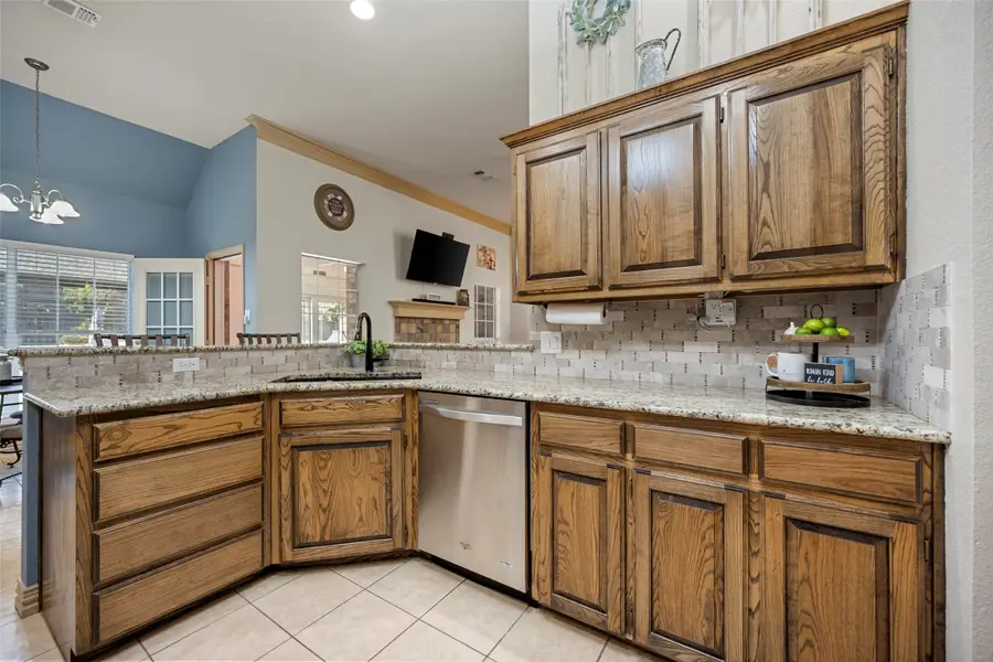 812 Bent Wood Lane, Cleburne, TX 76033 - Image #3