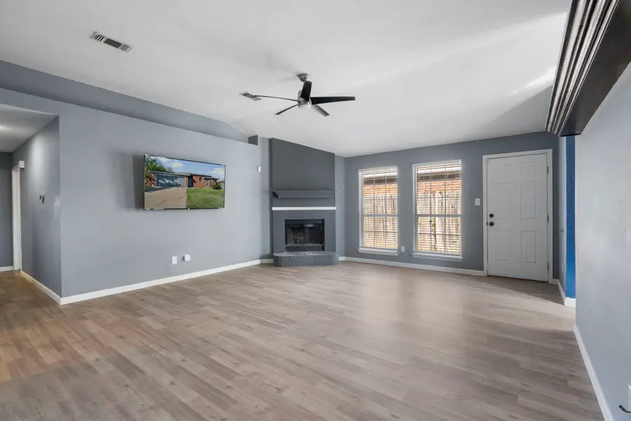 807 Havenbrook Drive, Arlington, TX 76001 - Image #2