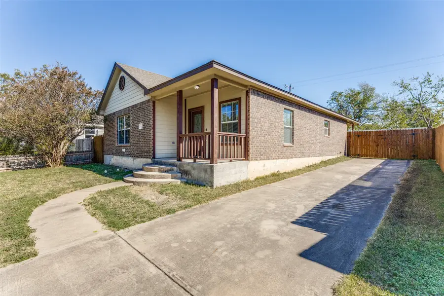 1732 Lawther Drive, River Oaks, TX 76114 - Image #2