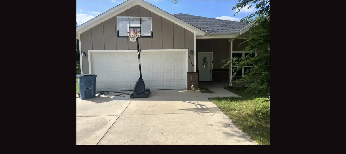 2514 Austin Court, Granbury, TX 76048 - Image #1