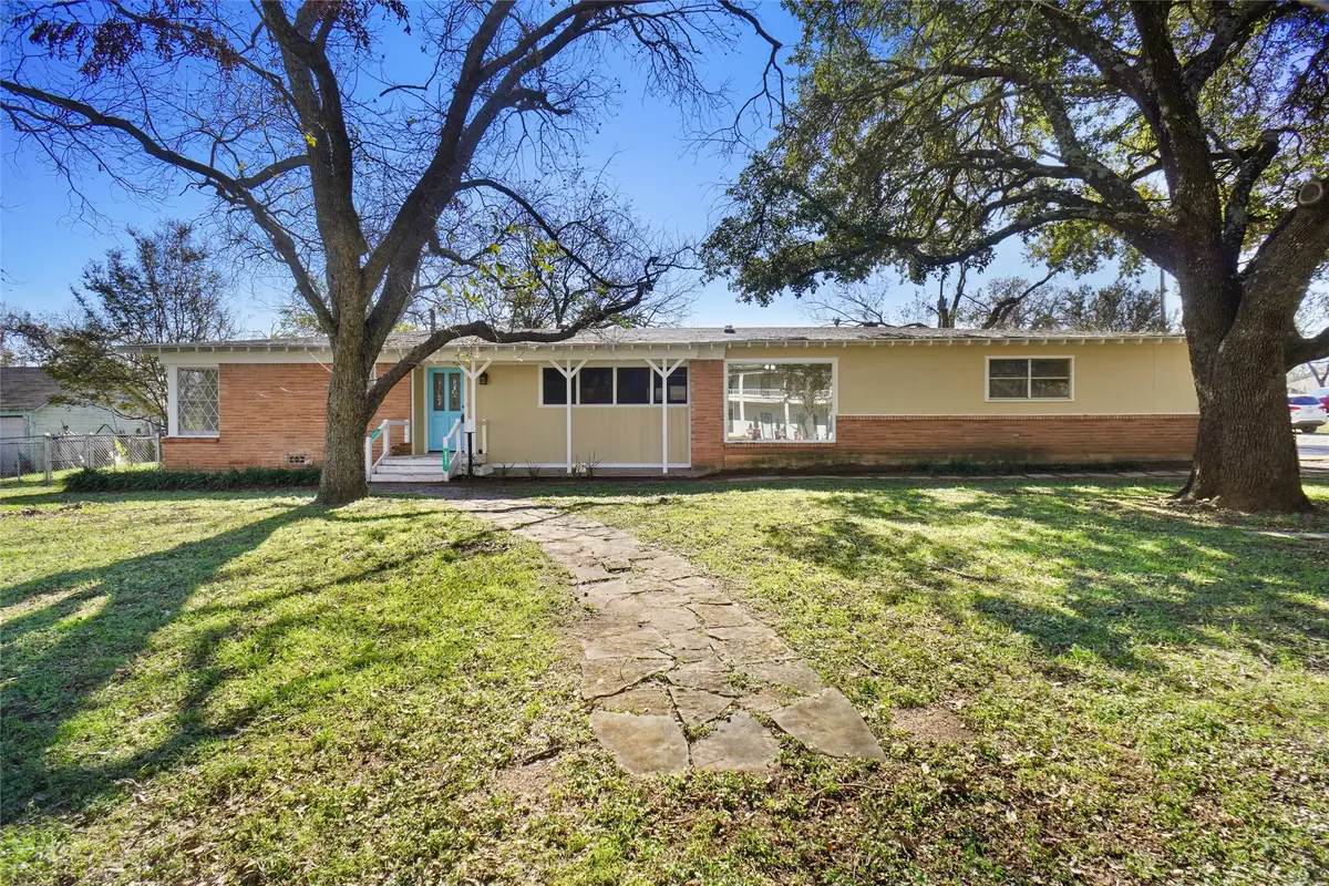 221 W 5th Street, Springtown, TX 76086 - Image #1