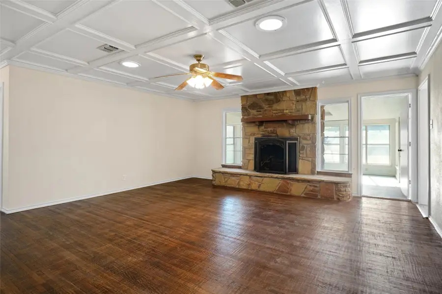 221 W 5th Street, Springtown, TX 76086 - Image #3