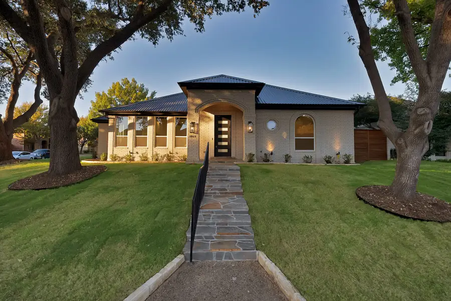 1913 Crockett Circle, Irving, TX 75038 - #2