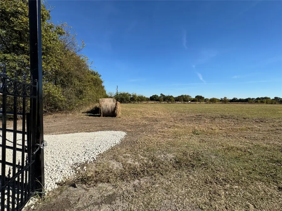 1.9 Acres Fm 455, Slidell, TX 76267 - Image #2