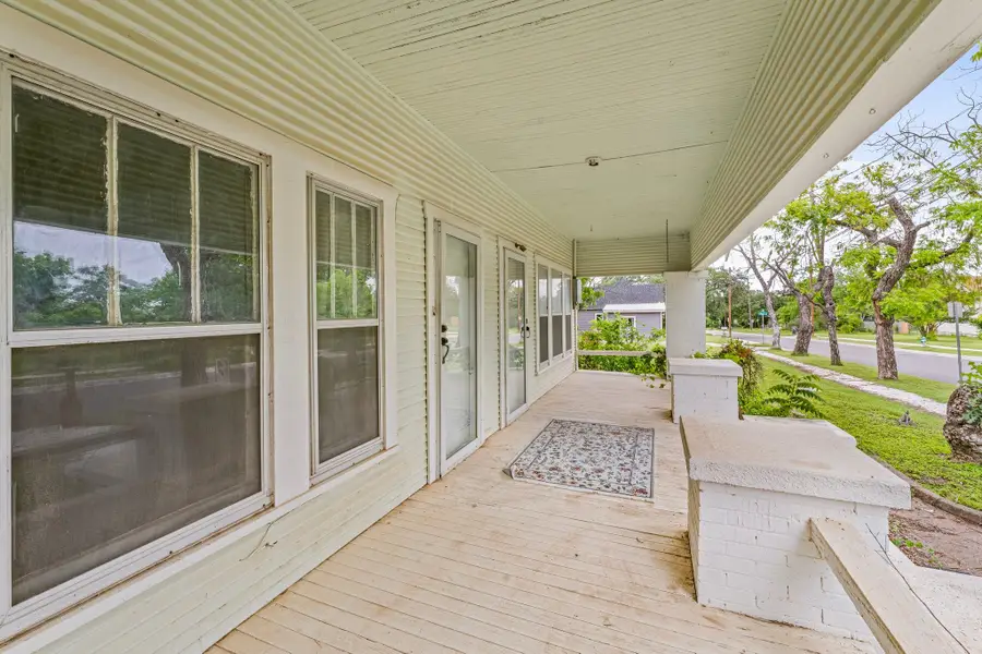 817 W Long Street, Stephenville, TX 76401 - Image #2