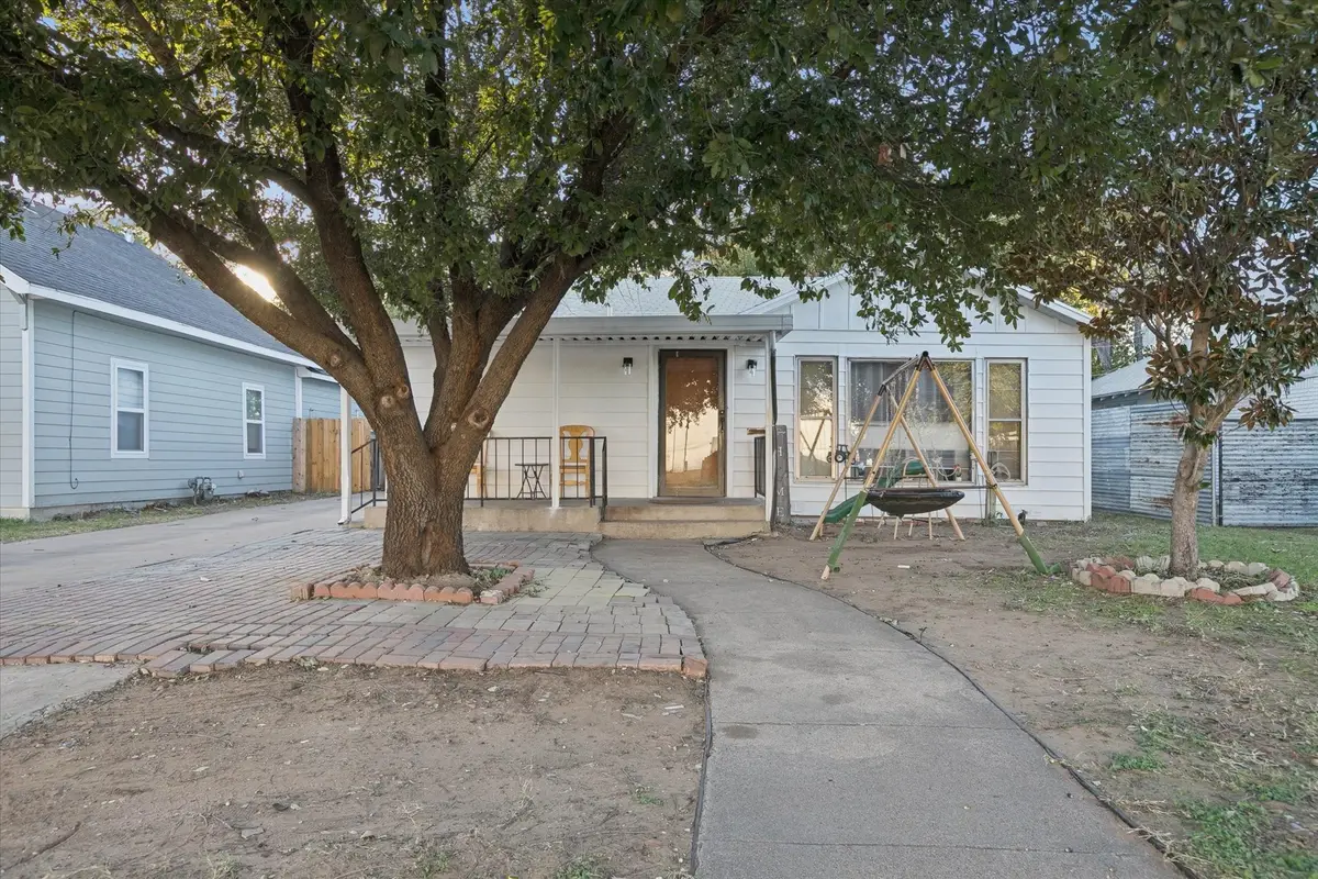 317 N Chandler Drive N, Fort Worth, TX 76111 - Image #1