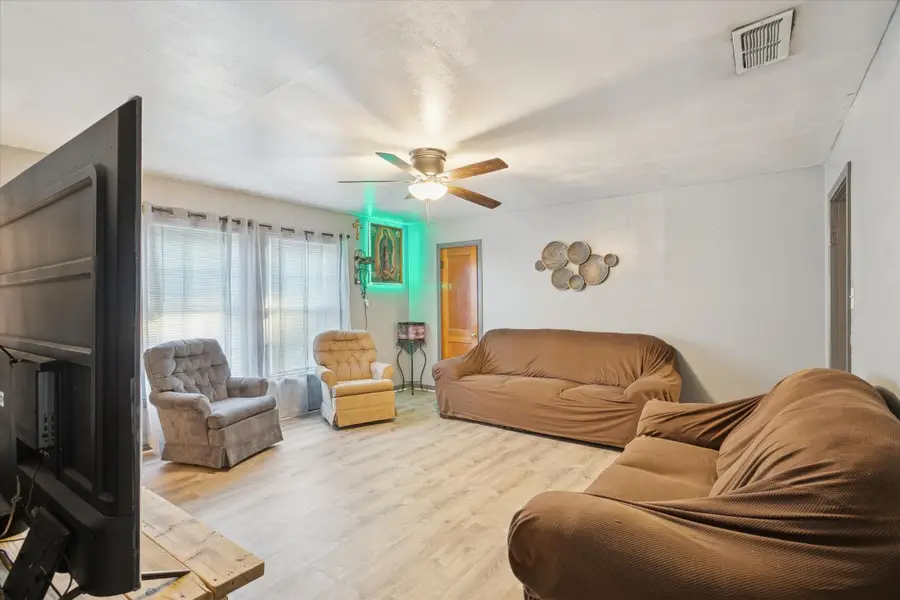 317 N Chandler Drive N, Fort Worth, TX 76111 - Image #3