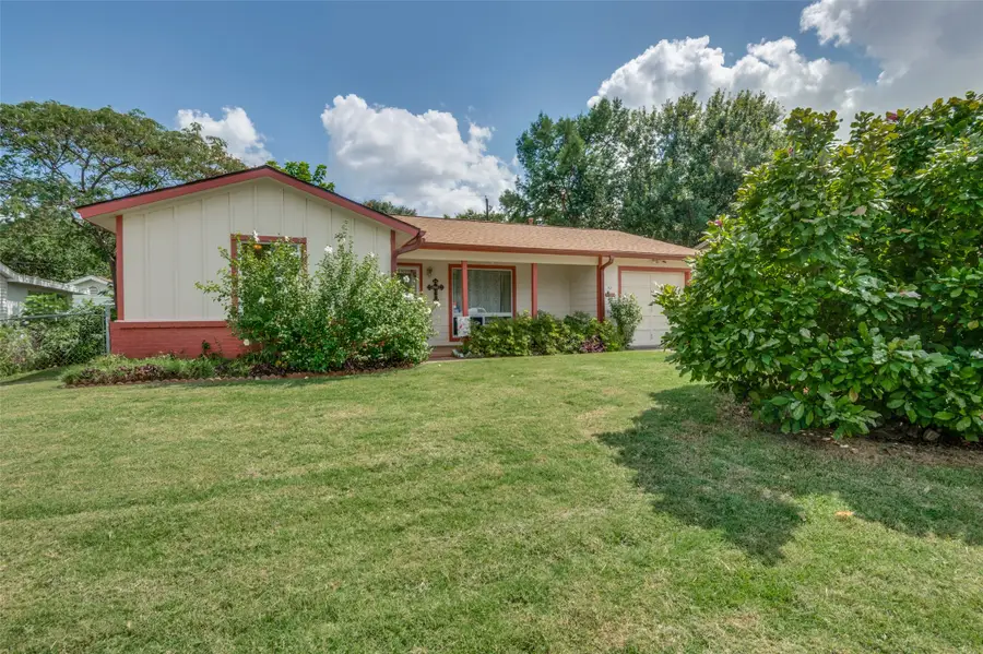 1822 Finley Road, Irving, TX 75062 - Image #2