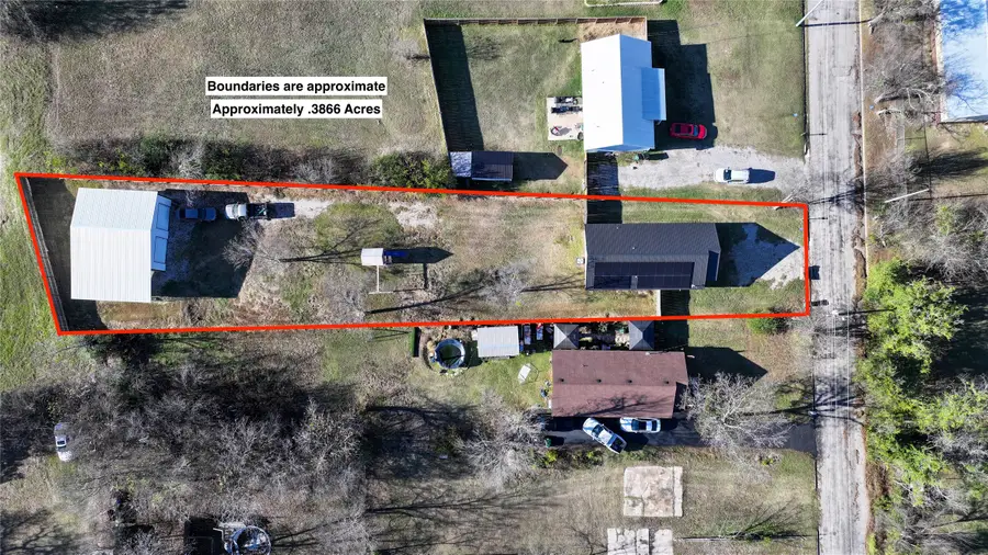 214 E Clay Street, Bowie, TX 76230 - Image #3