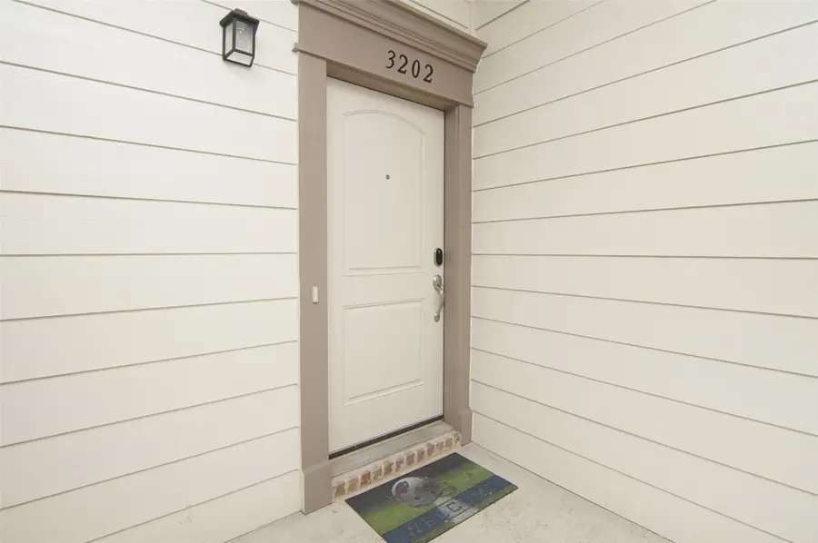 1020 Texas Street #3202, Fort Worth, TX 76102 - Image #3