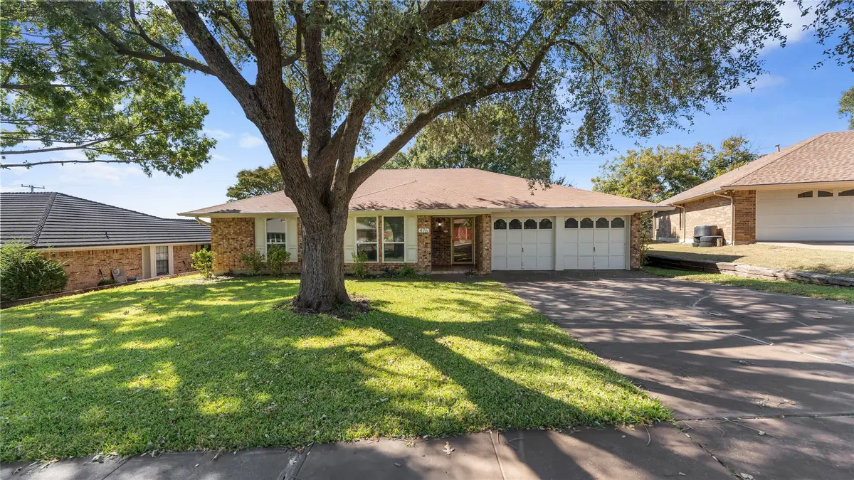 476 Meadowhill Drive, Benbrook, TX 76126 - Image #1