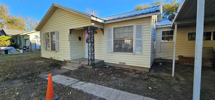 1028 E Walnut Street, Hillsboro, TX 76645 - Image #3