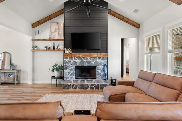 8221 David Lane, Midlothian, TX 76065