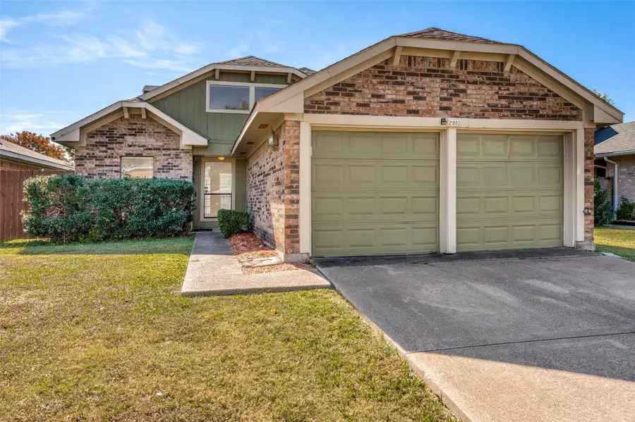 2002 Verlaine Drive, Carrollton, TX 75007 - Image #2
