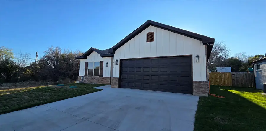 4608 Eagle Nest Court, Granbury, TX 76048 - Image #3