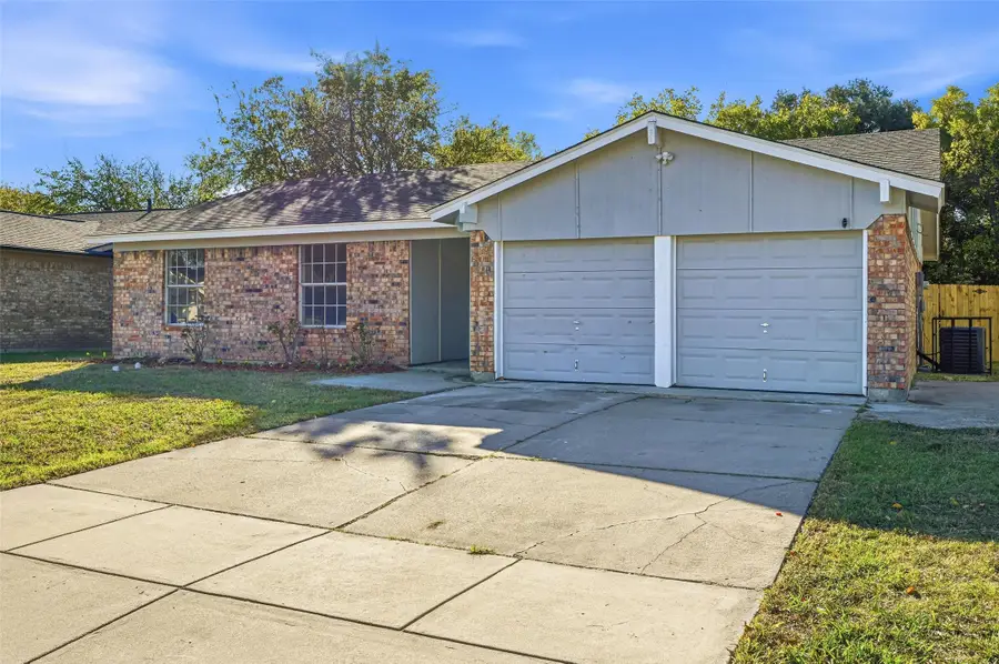 5608 Twin Oaks Drive, Haltom City, TX 76148 - Image #3