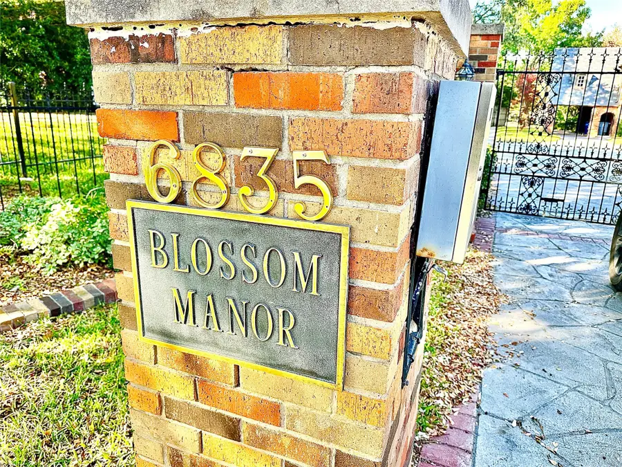 6835 Westlake Avenue, Dallas, TX 75214 - Image #2