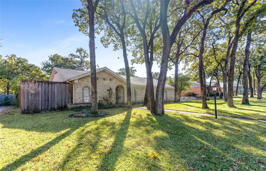 203 Walnut Way, Euless, TX 76039 - Image #2