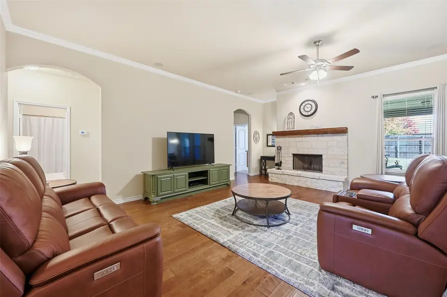 320 Little John Court, Saginaw, TX 76179 - Image #3