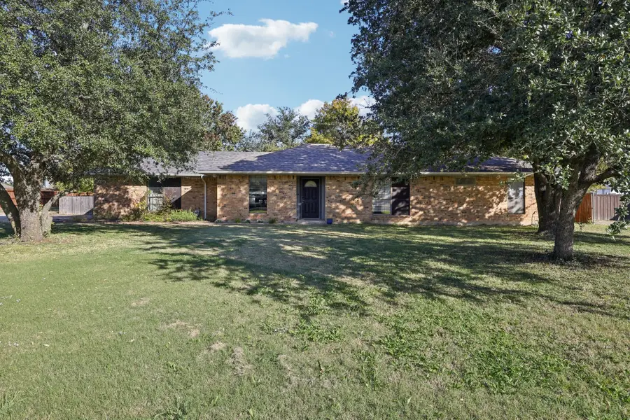 585 Rose Garden Drive, McKinney, TX 75072 - Image #2