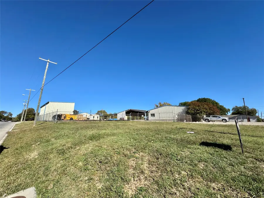 619 W Broadway Street, Gainesville, TX 76240 - Image #3