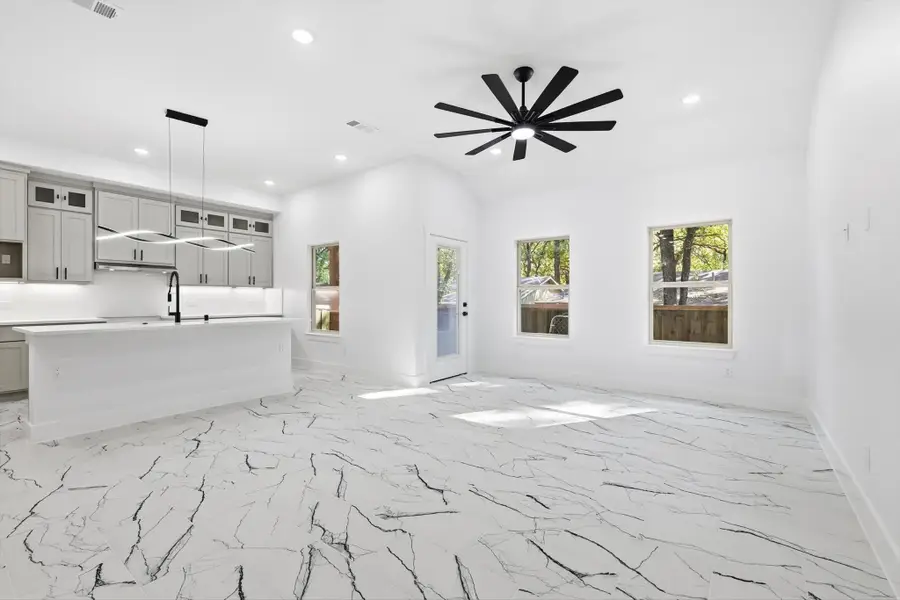 105 Forest Oaks Drive, Gun Barrel City, TX 75156 - Image #2