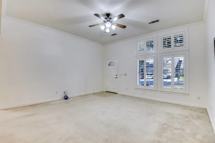 816 Earhart Avenue, Grand Prairie, TX 75051 - Image #3