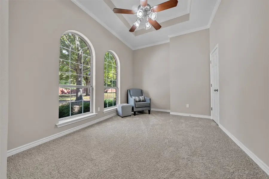 209 N Creekwood Drive, Mansfield, TX 76063 - Image #3