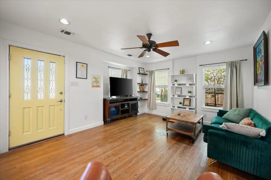 4029 Lovell Avenue, Fort Worth, TX 76107 - Image #3